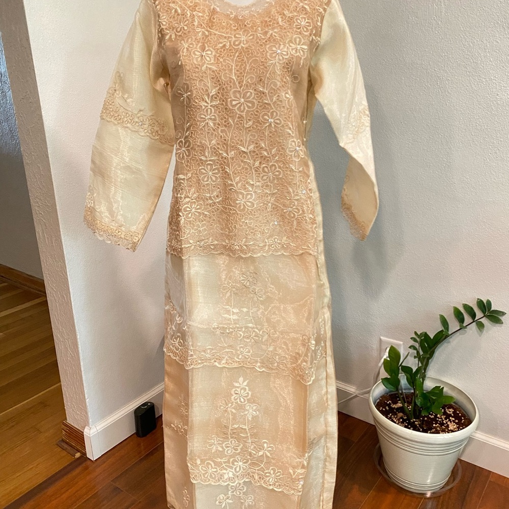 Elegant Cream/Gold Lace Dress